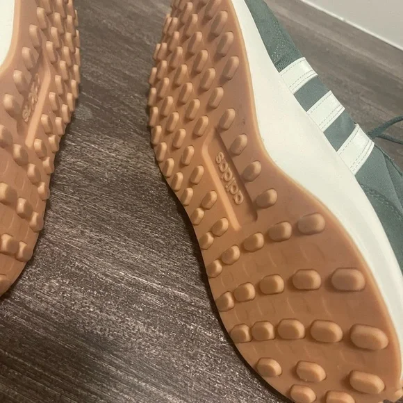 RARE ADIDAS FIND!!! LIKE NEW!!!Classic adidas driver style green with pink - Picture 8 of 15